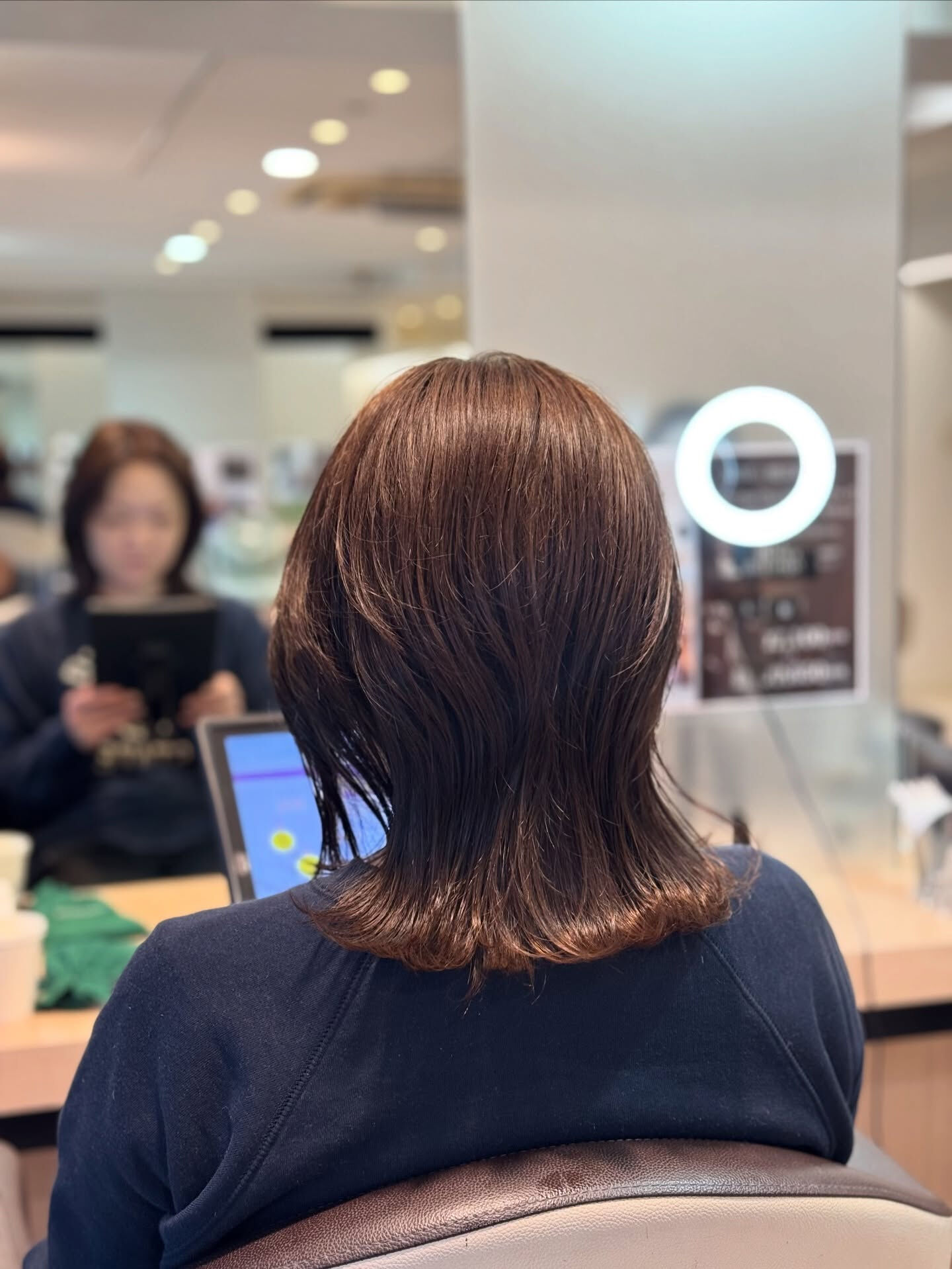 肩のラインの外はねスタイルって、本当に魅力的ですよね😊 特に
