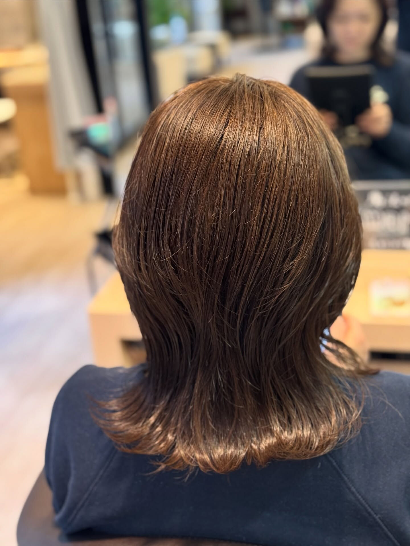 肩のラインの外はねスタイルって、本当に魅力的ですよね😊 特に